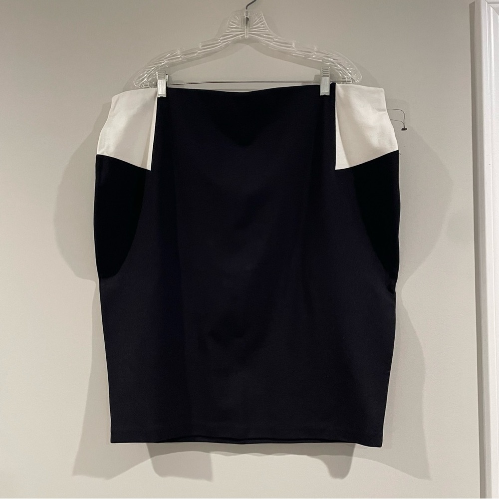 NWOT Liz Claiborne Plus Size Pull-on Straight Pencil Skirt, Black & White, 3X - Picture 2 of 3